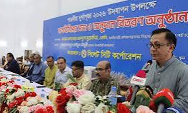 দুর্গাপূজা উপলক্ষে অনুদান বিতরণ অনুষ্ঠানে বাণিজ্যমন্ত্রী