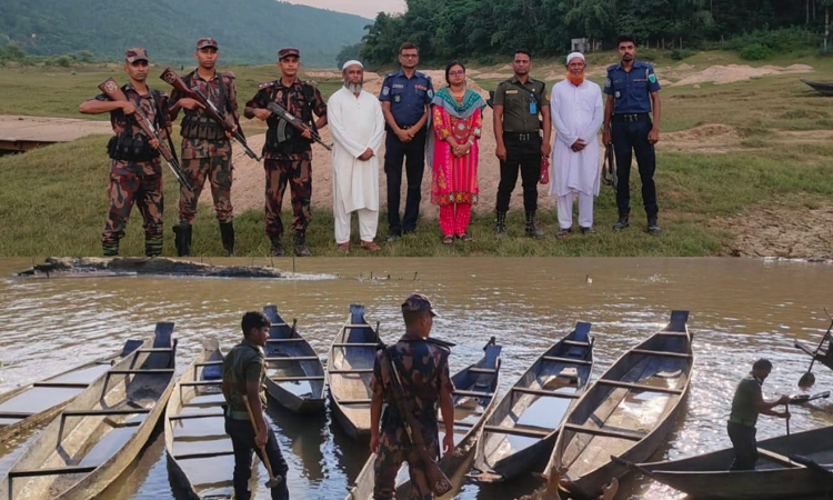 জৈন্তাপুরে টাস্কফোর্সের অভিযান, রাংপানি নদীতে ধ্বংস ৭৩ বারকি নৌকা